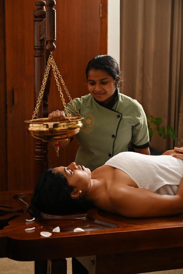 Hotel The Sacred Lotus Ayurveda Wellness Retreat Kochi Esterno foto