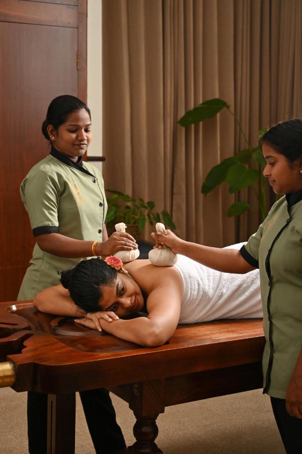 Hotel The Sacred Lotus Ayurveda Wellness Retreat Kochi Esterno foto